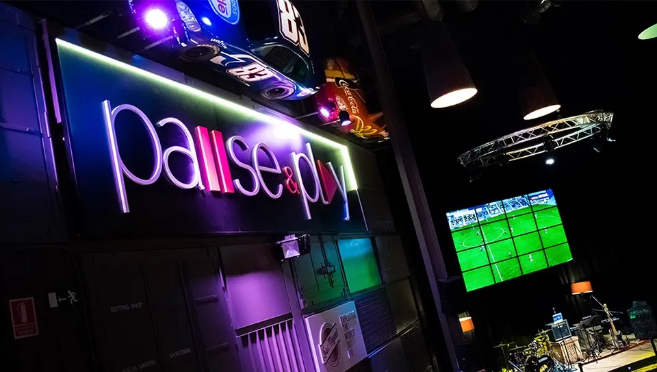 PAUSE AND PLAY